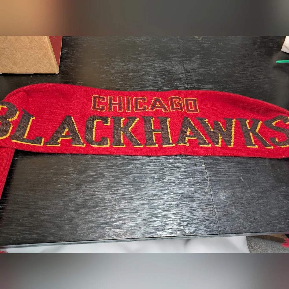 Chicago Blackhawks Red Winter Scarf. EUC OS